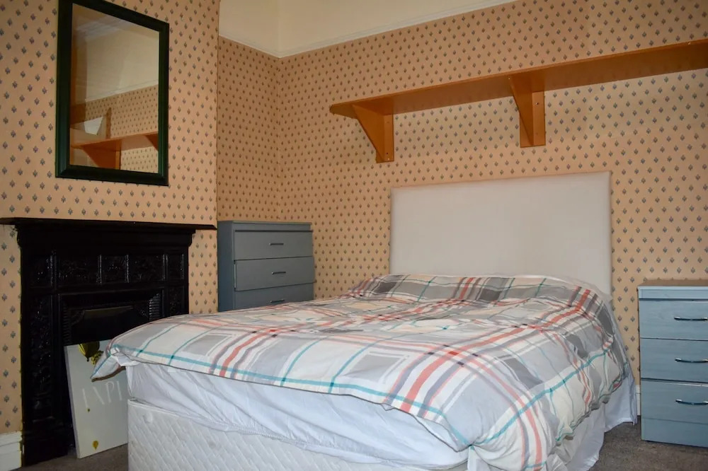 Traditional 3 Bedroom Home Near City Centre