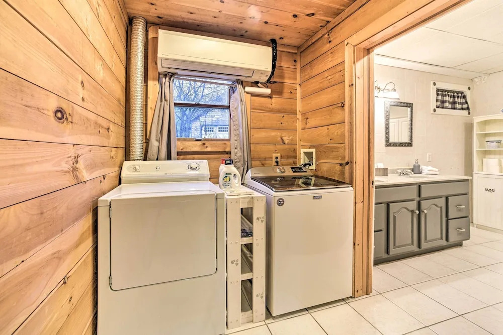 Spacious Cabin w/ Decks Near Saratoga Race Course!