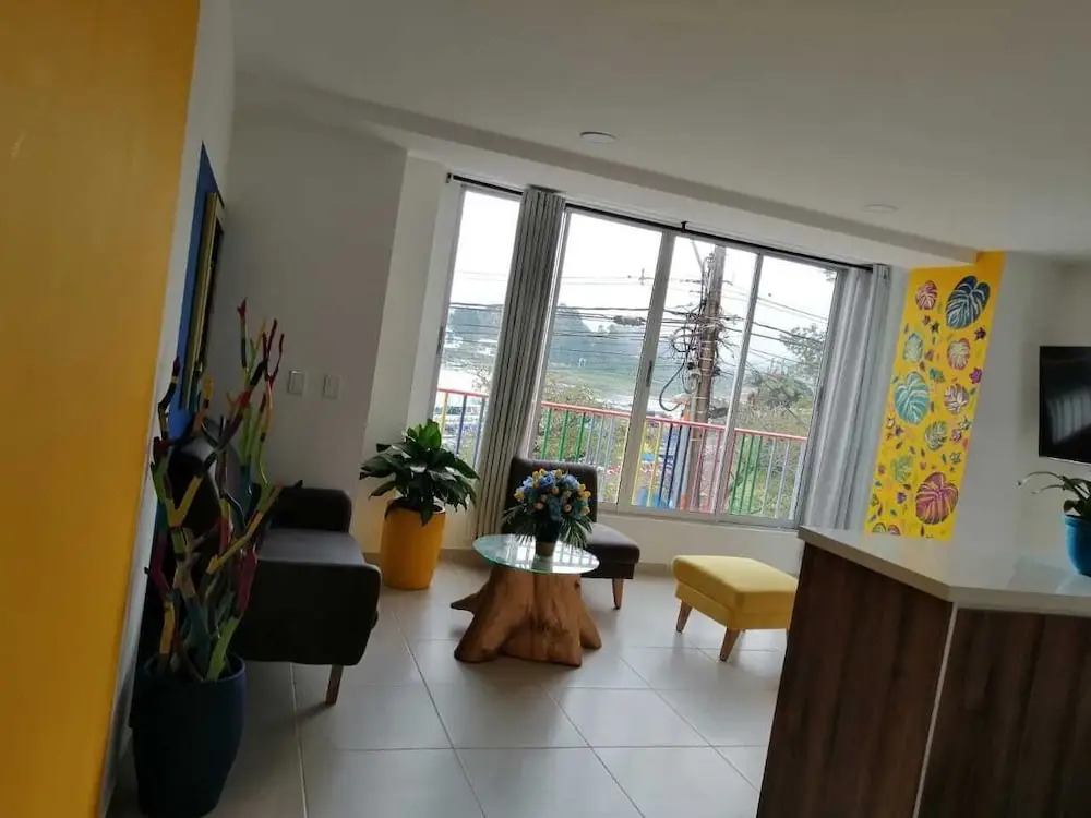 Aptos y Apartaestudios frente al Malecón y el Embalse, Zona Gastronómica, a 8 minutos de la Piedra del Peñol, TODO CERCA