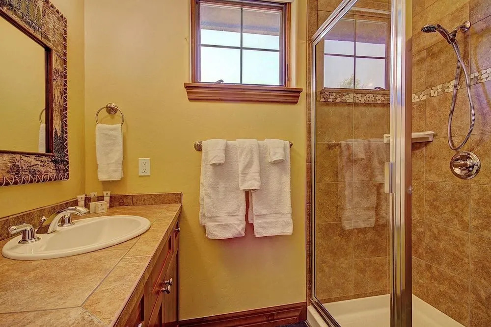 Highland Greens Linden 3 Br townhouse by RedAwning