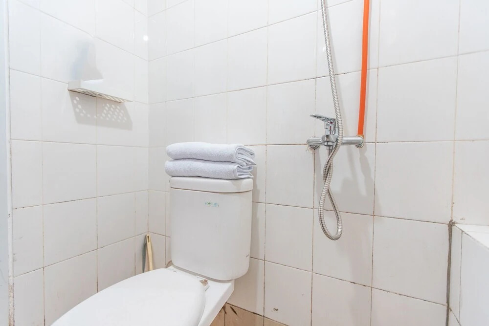 OYO 129 Basura City Apartment