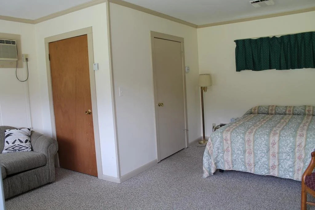 Twin Lakes Lodge