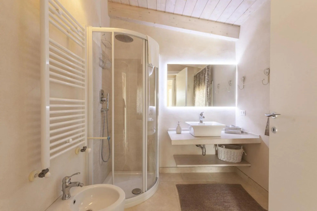 Exclusive Villa Reginella with large garden and private pool just a few minutes from the center of L-Villa Reginella