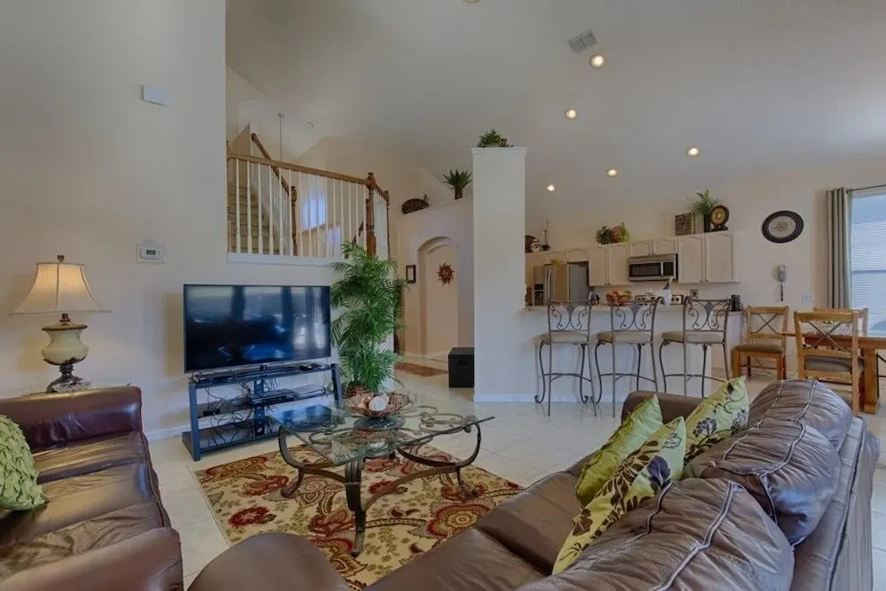 Resort 5 Bed Private Pool & Spa, Game Room Home 5 Bedroom Villa by RedAwning