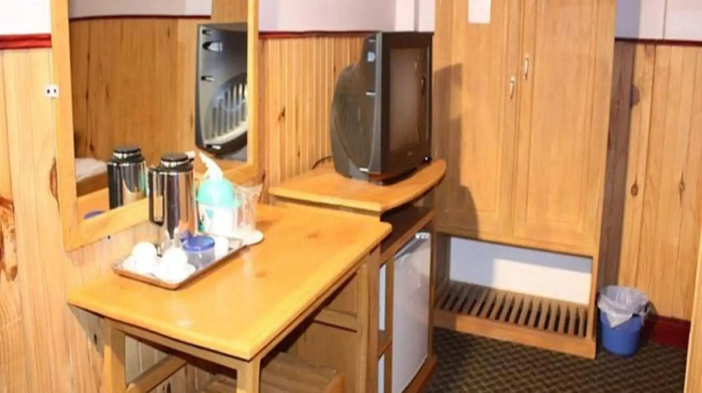 Honey Pine Hotel