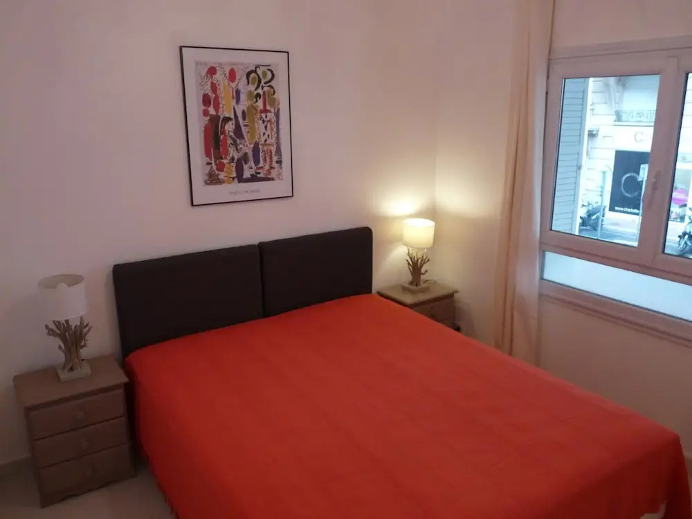 Apartment 82