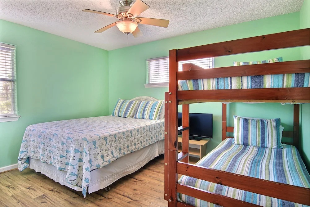 Quitcha Beach Inn 4 Bedrooms 2 Bathrooms Home