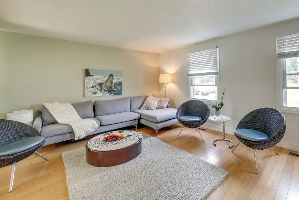 15 Mi to Pittsburgh: WFH-Friendly Home w/ Deck