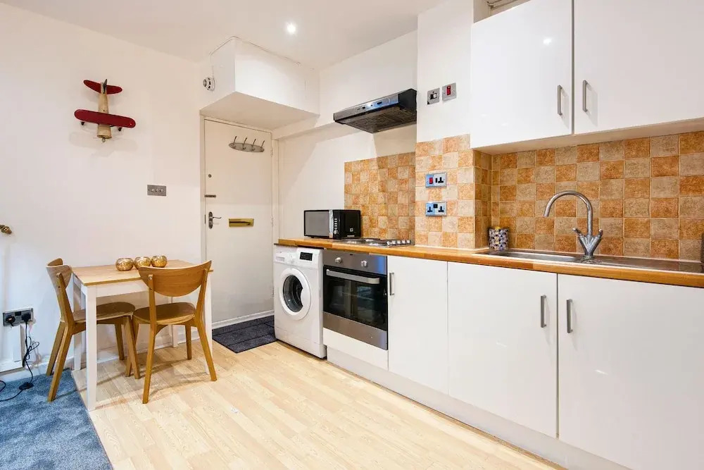 Beautiful Hyde Park Studio Flat