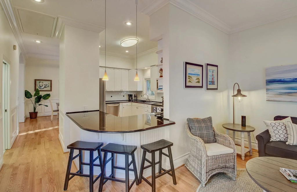 28 Beachwood West by Avantstay Close to Beach, Multiple Decks & Private Pool!
