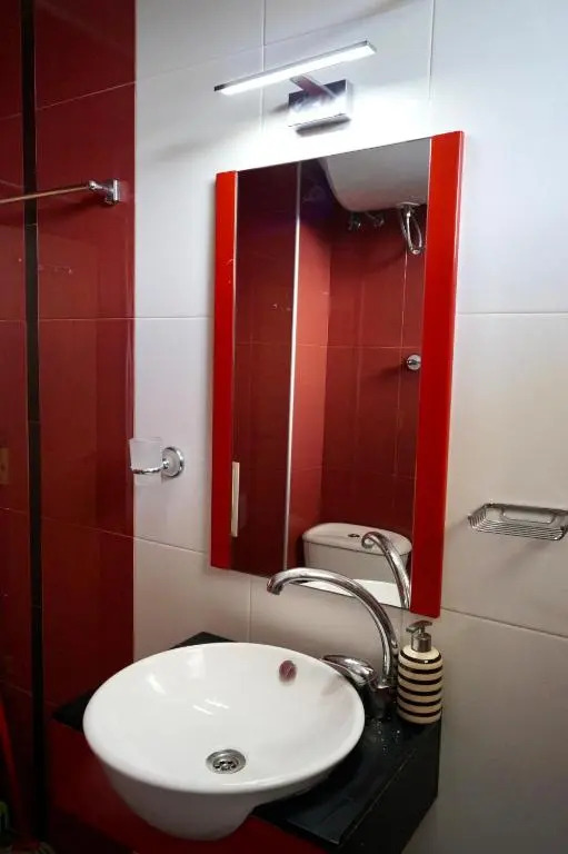 Super Centre Apartment - 3 min from the beach