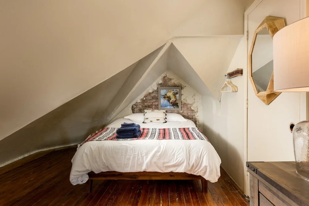 Center of Highlands! Spacious Bardstown loft!