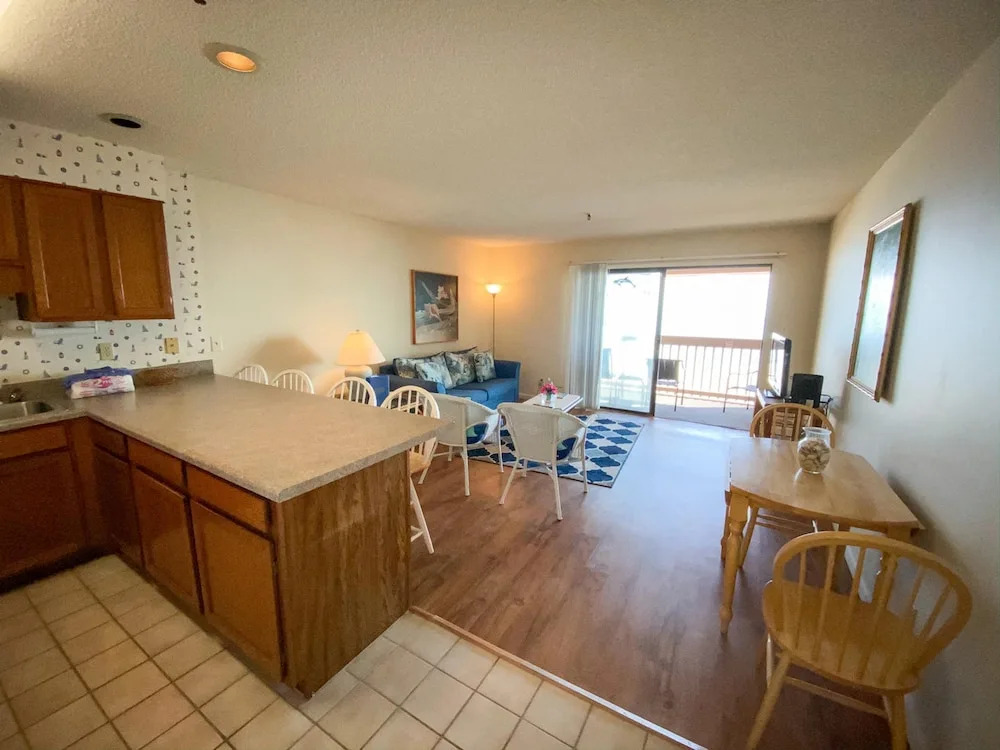 Ocean Inn 403 by Seaside Vacations