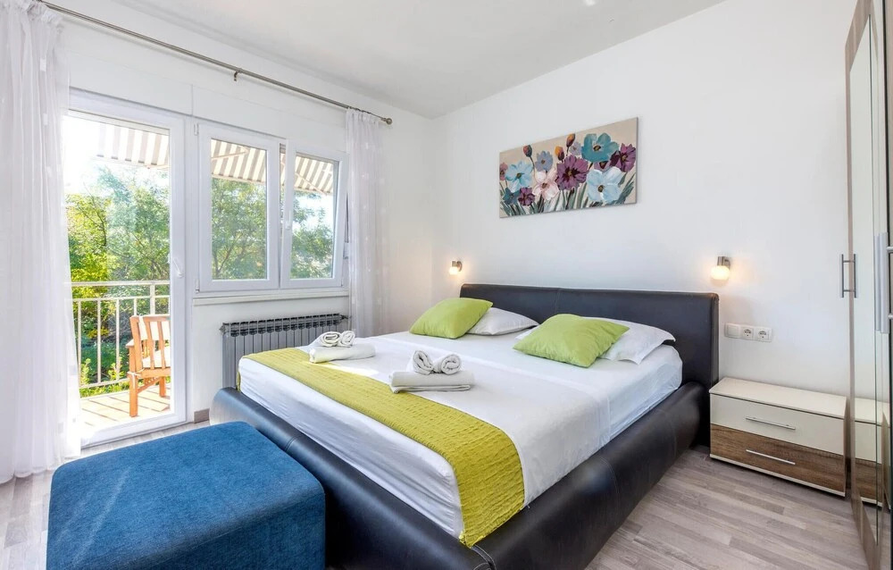 Awesome Home in Kastel Stari With Wifi and 2 Bedrooms