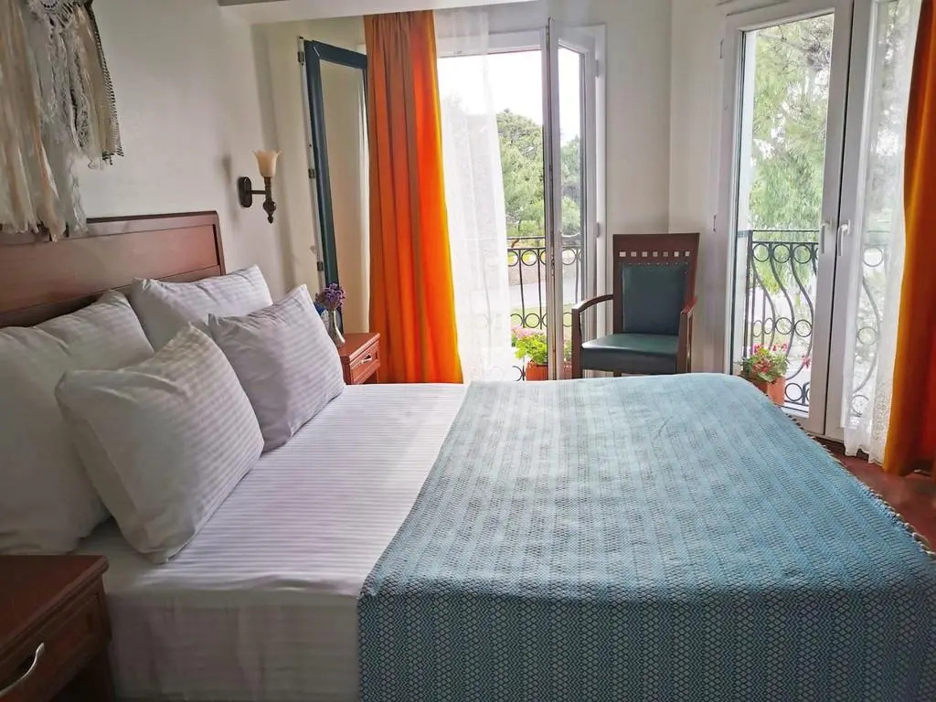 Menekşe Hotel