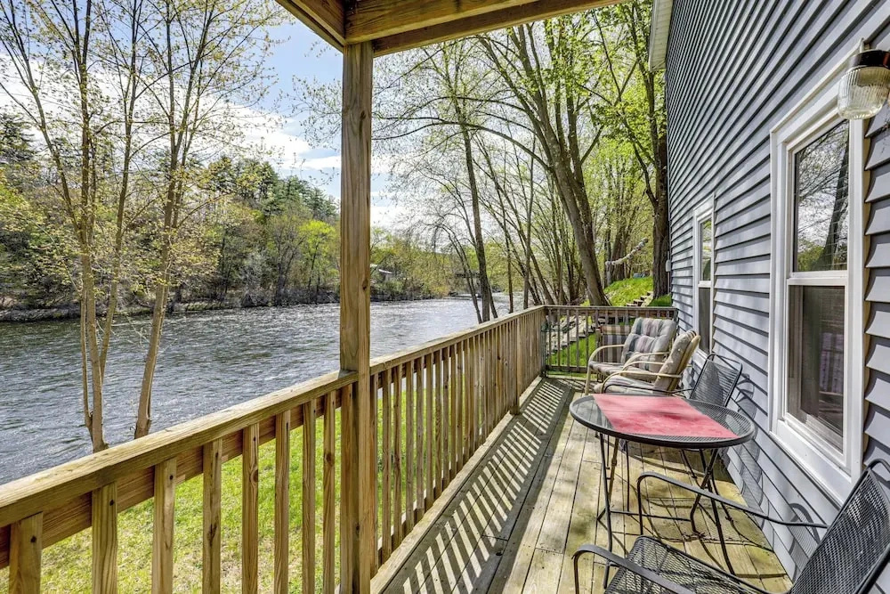 Riverside Franklin Townhome: 2 Private Balconies