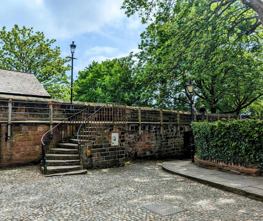 Enjoy the Pause in heart of Chester - Quiet, 2 min walk to Shops, Cafes, Bars, River, Parks & Attractions