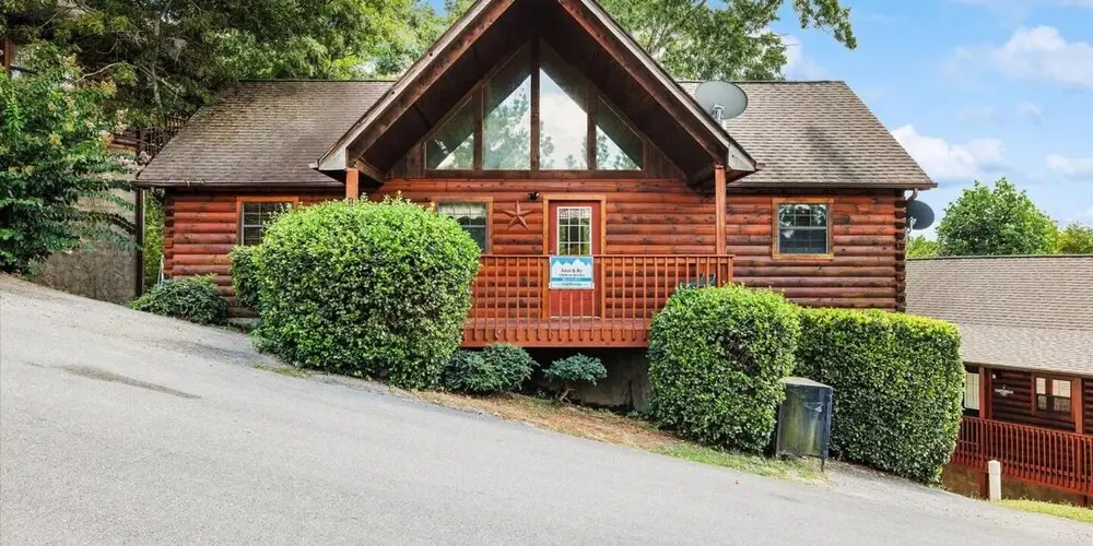 Smoky Mtn Lux Cabin Hot Tub Pool Views