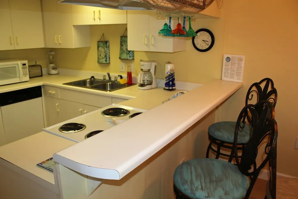 Clearwater 1C by ALBVR - Beautiful Beachfront Views! Great location