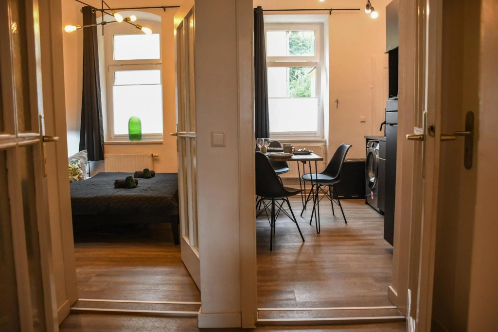 Moderne Ferienwohnung in direkter Nähe zur Uni, Netflix Gratis, WLAN, Waschmaschine, Geschirrspüler, Zentrum,