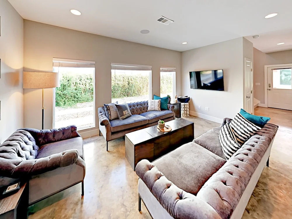 Kulhman Home 3 Bedrooms 2.5 Bathrooms Home