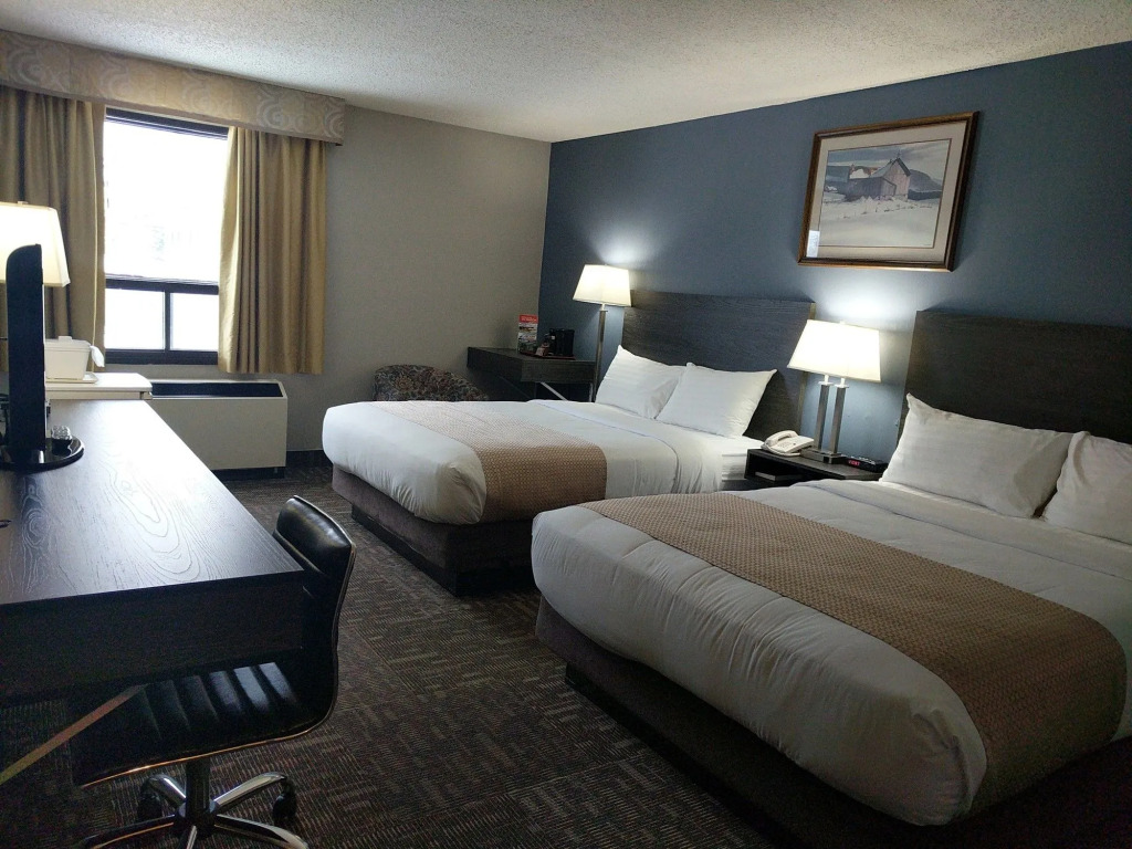 Crestwood Hotel