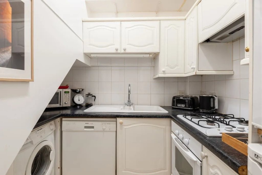 The South Kensington Mews - Lovely & Bright 5BDR Kensington Mews