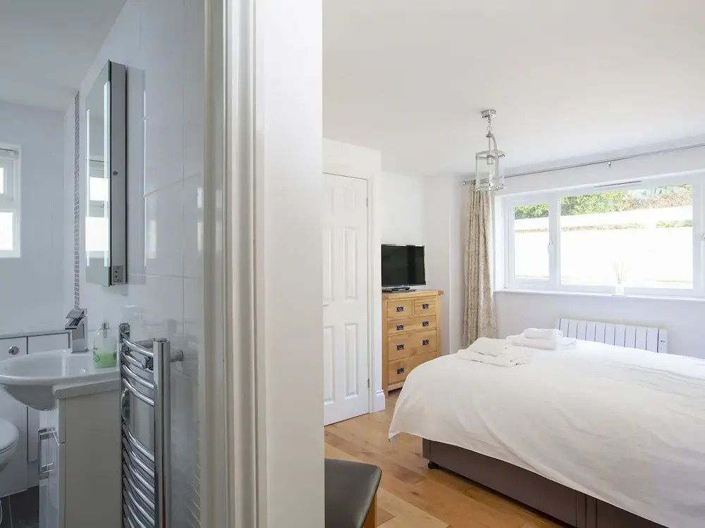 1 Lyndhurst