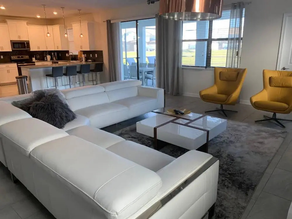 Gorgeous Single Home With Pool and Game Room Sl2953