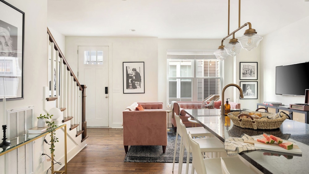 Hart Suite Buyout 6 by AvantStay Two Nashville Town Houses w Stunning Amenities Design