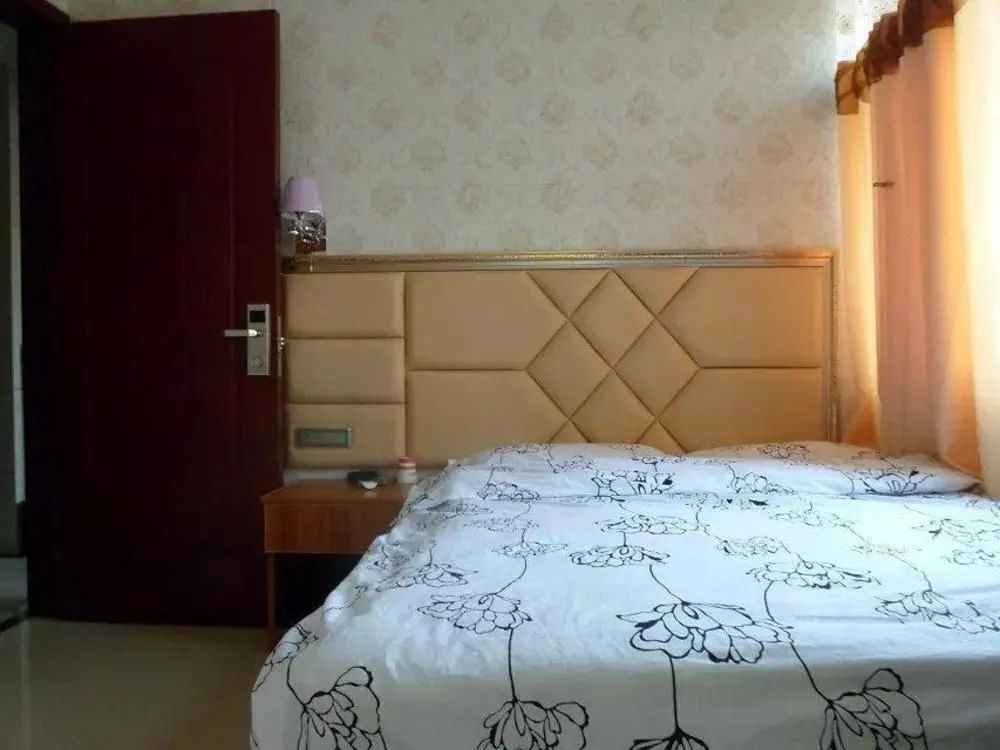 Jintaohong Taoyuan Hotel