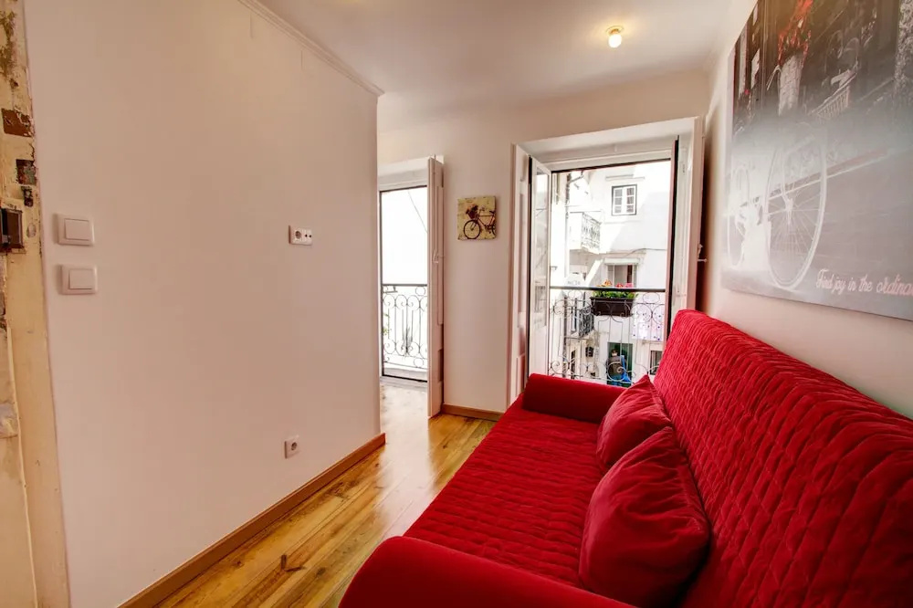 Cozy 1 Bed in the Heart of Alfama w Aircon