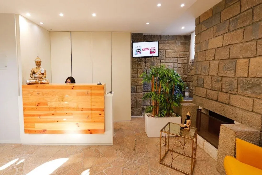 Golden Beach Guest House & Rooftop Bar