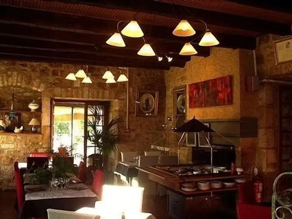 Logis Hotels- Auberge de la Tour - Hôtel et restaurant