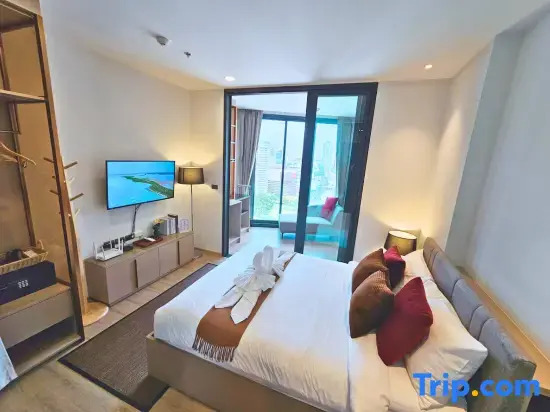 27Edge Luxury King Room. Prime Location in Pattaya. Surrounded by bustling areas
