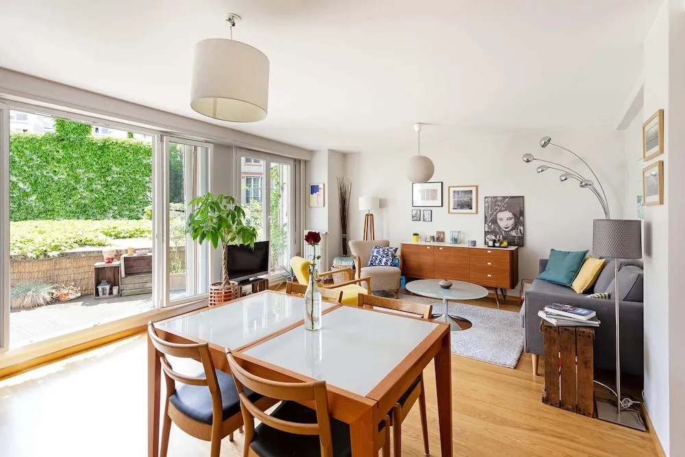 Bright and Modern Apt With Patio in Paris 18th!