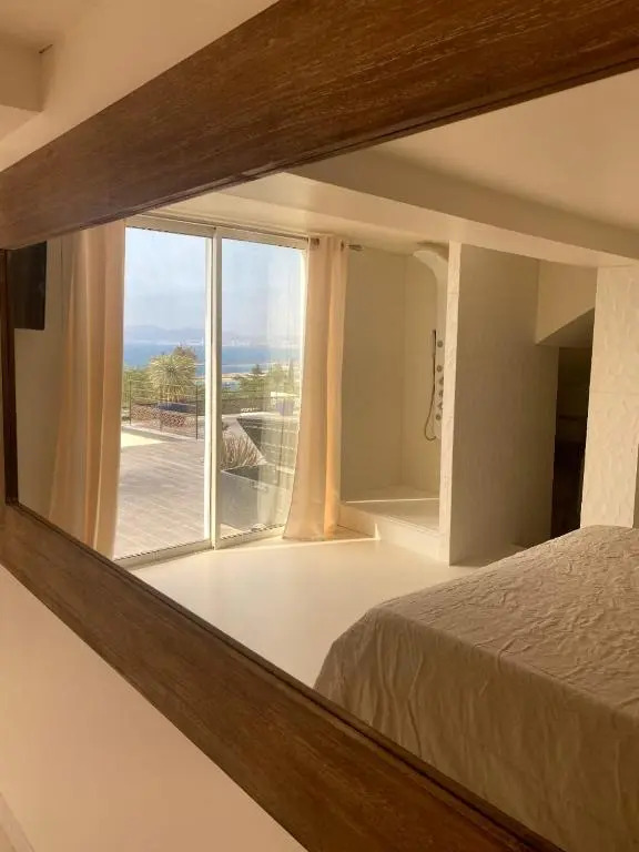 LES SUITES LOVE 3 SPA VUE MER PISCINe