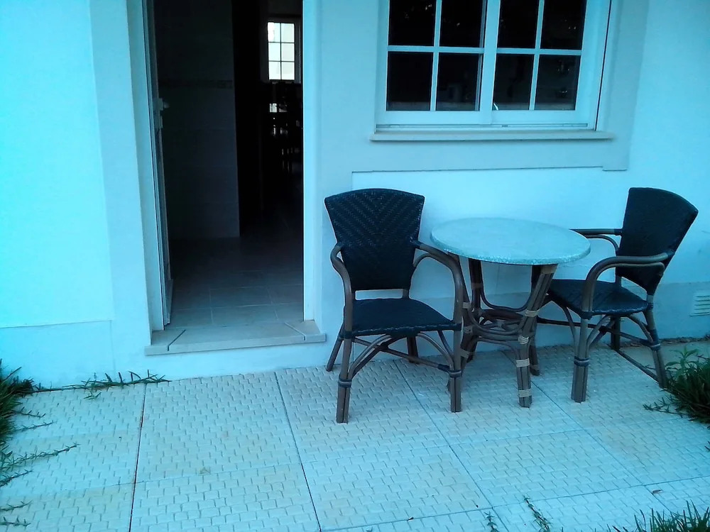 2 Bed Flat - Sleeps 4 - Parking - Wifi