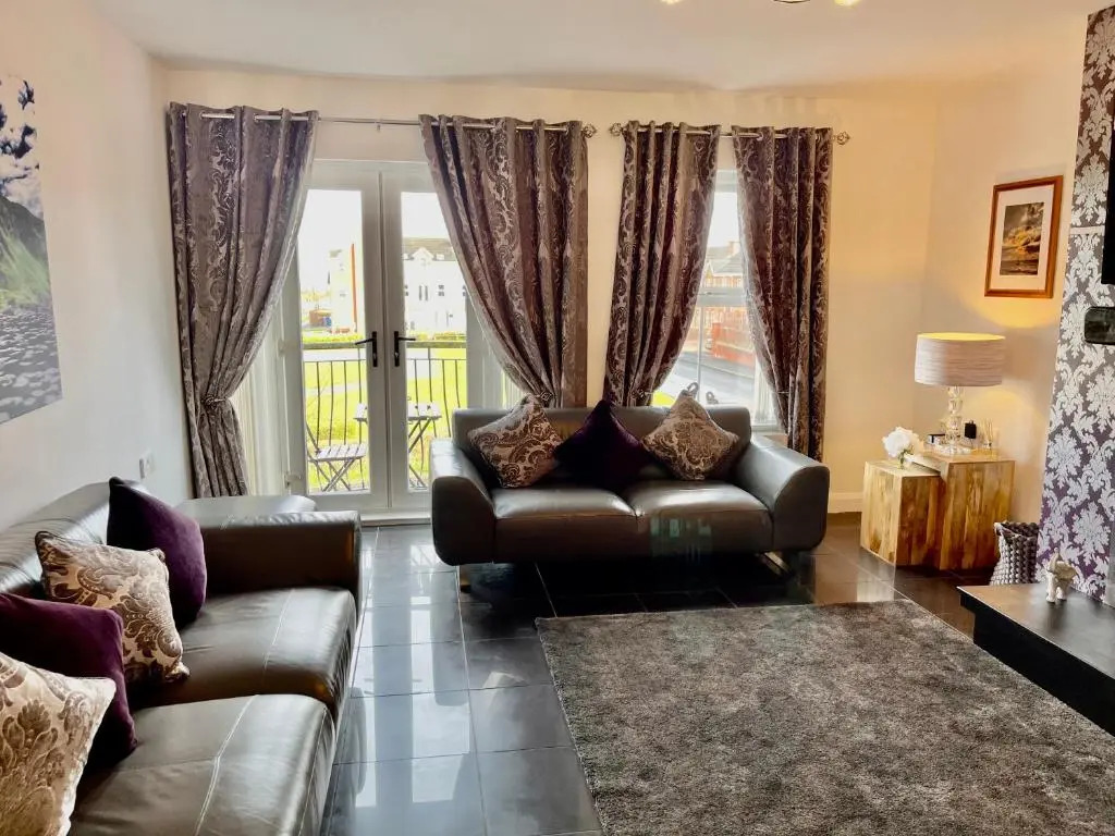Luxury Portrush Holiday Homes - The Glynn, Portrush Sleeps 12 - 5 bedrooms