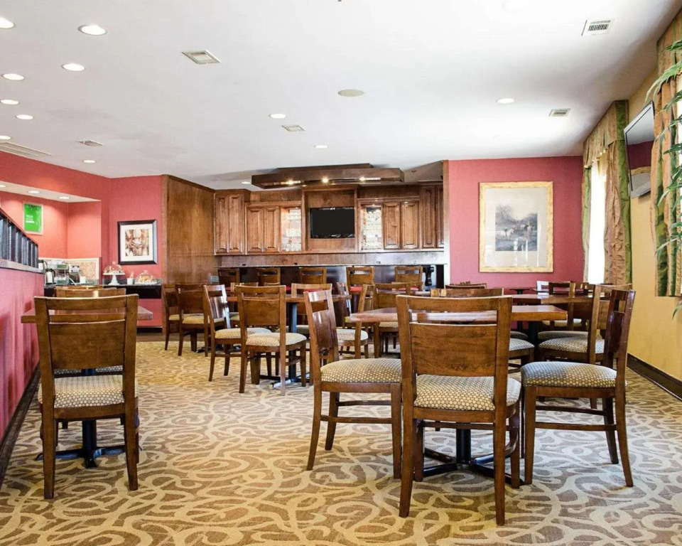 Comfort Suites