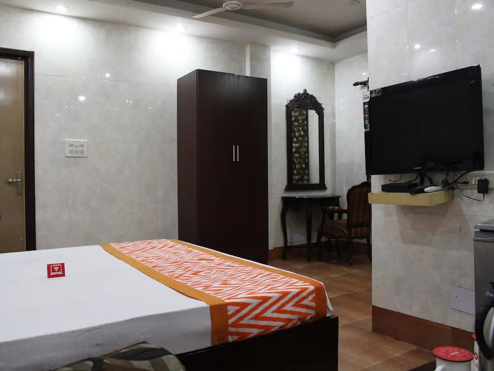 OYO 2705 Hotel Preet Palace