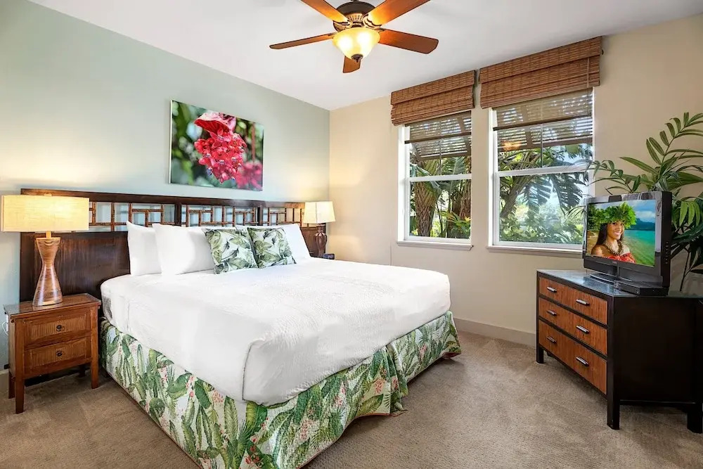 Ground Floor, Ocean View, Walking Distance to Shops, Food & Beach! - Vrkcv
