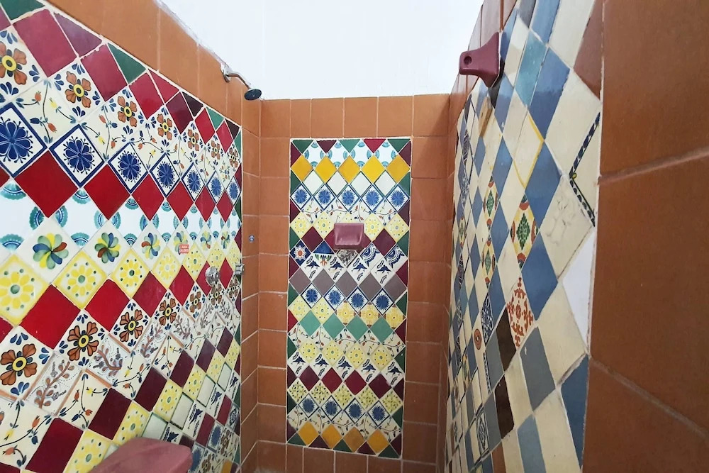 OYO Hotel Colonial