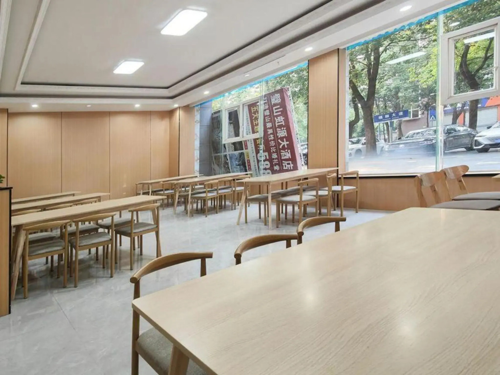Manzhou International Hotel (Fushun Avenue)