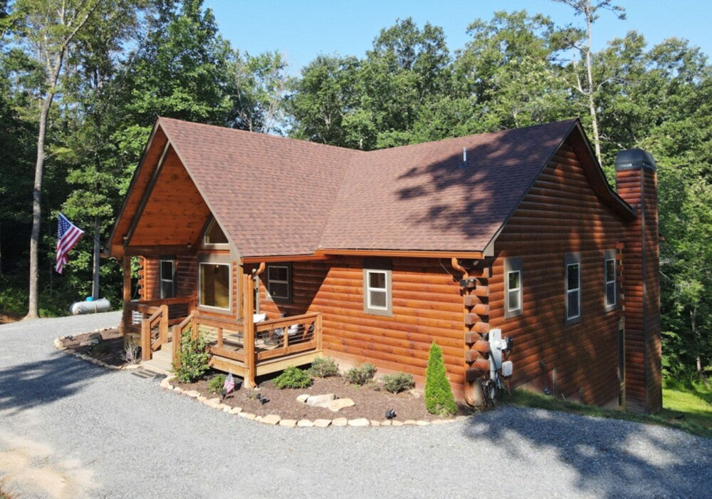 Hidden Creek Cabin by Escape to Blue Ridge