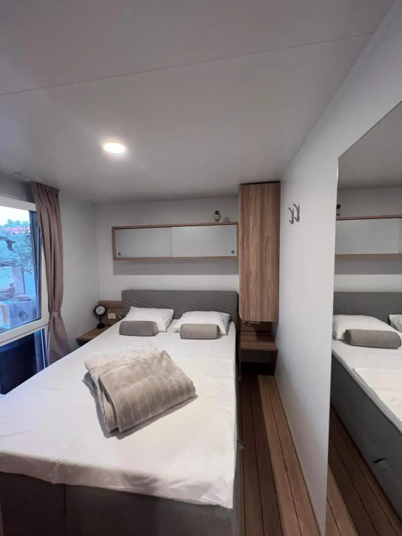 Mobile House F&L