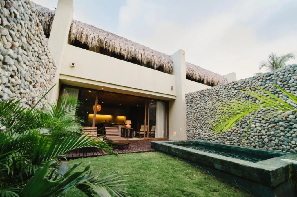 Naio Hotel y Villas