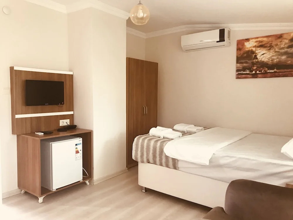 Akyuz Rooming House