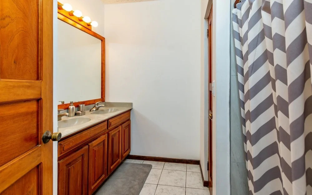5-BD Beachfront, Ocean-View Hillside Home