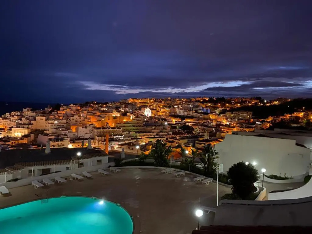 Luxurious Seaview Apartment with pool 5min Beach